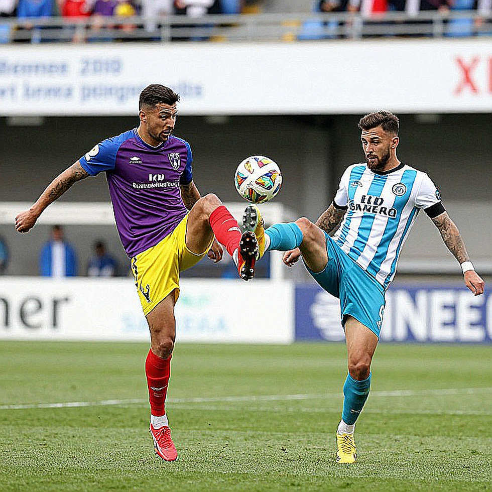 Bàn thắng kỳ lạ nhất Gulf Cup 27: Cú đánh đầu đưa Oman vào bán kết rồi chính tay đẩy Oman ra khỏi đó Bàn thắng kỳ lạ nhất Gulf Cup 27: Cú đánh đầu đưa Oman vào bán kết rồi chính tay đẩy Oman ra khỏi đó