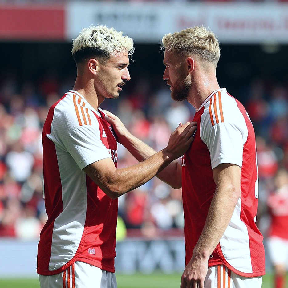 Lutsharel Geertruida Withdraws from the Netherlands Squad: A Minor Injury and Three Gaps in the Source Chain